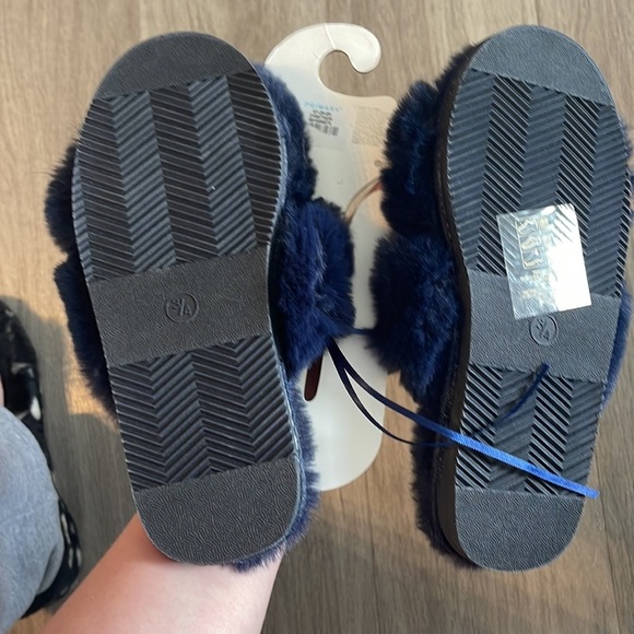NWT PRIMARK MEMORY FOAM SOFT AND FUZZY SLIPPERS - Picture 3 of 3